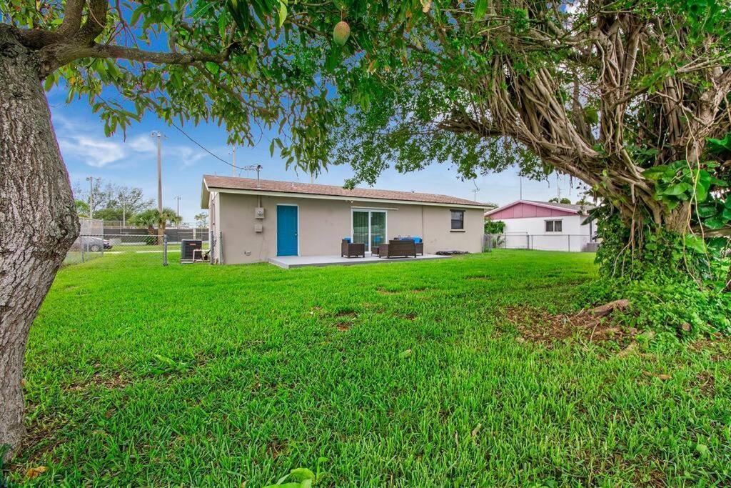 Modern Getaway Near The Beach With Room For A Boat West Palm Beach Extérieur photo