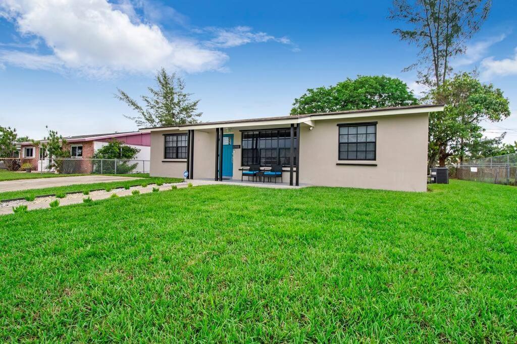 Modern Getaway Near The Beach With Room For A Boat West Palm Beach Extérieur photo