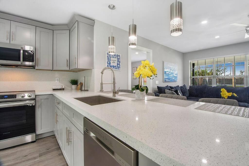 Modern Getaway Near The Beach With Room For A Boat West Palm Beach Extérieur photo